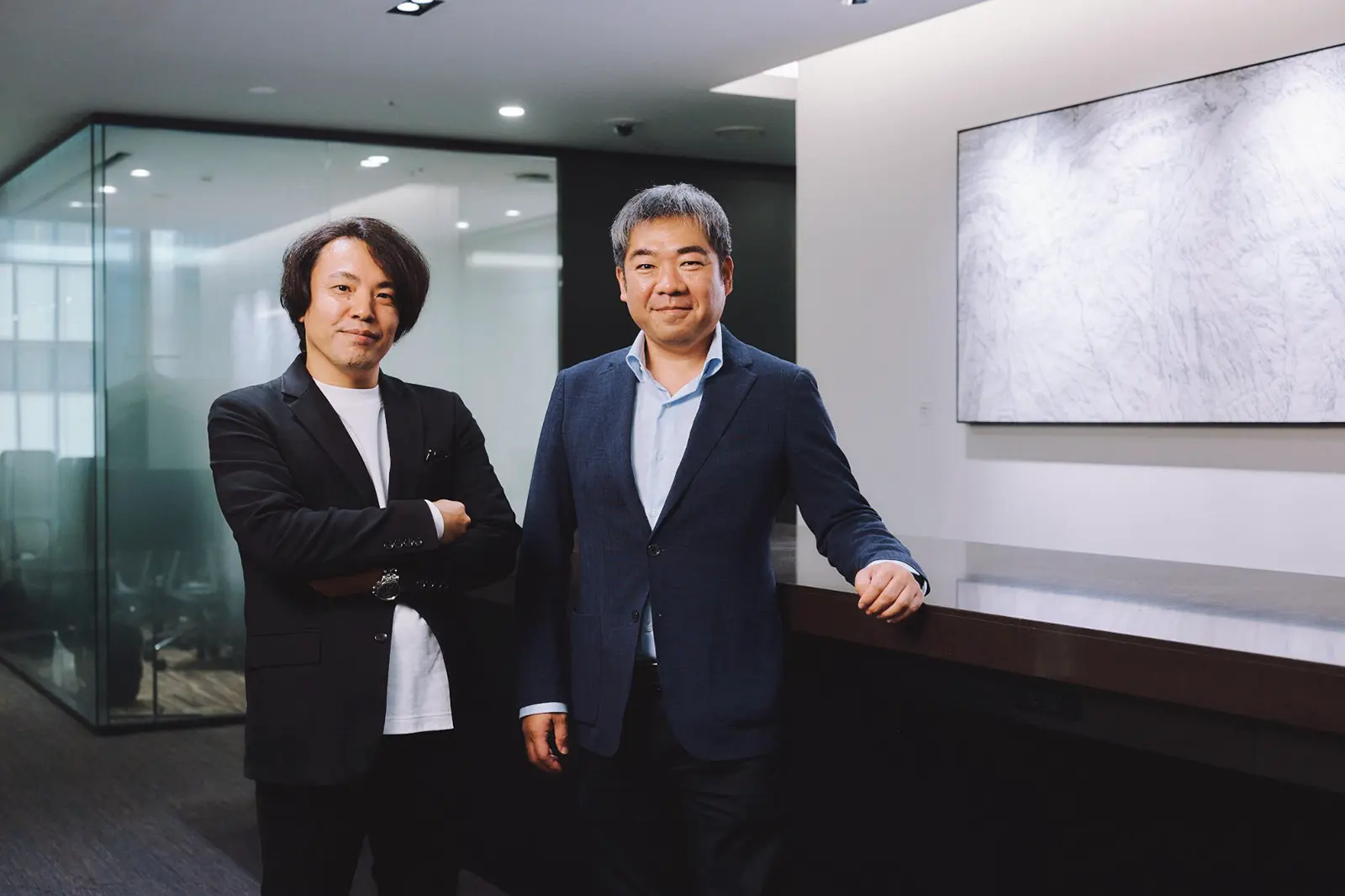 （写真左から）TIS株式会社 ビジネスイノベーション事業部 ストラテジー＆イノベーションコンサルティング部 ディレクター 水船慎介氏、株式会社Piezo Sonic 代表取締役 多田興平氏